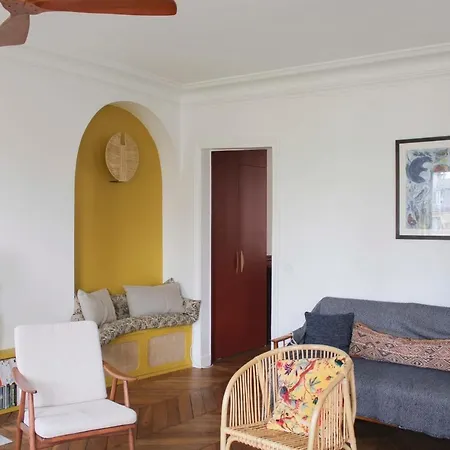 Bright With Balcony Apartment