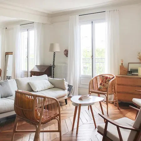 Bright With Balcony Apartment
